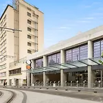 Central Stylish 1 Bedroom With Balcony And Air-Con