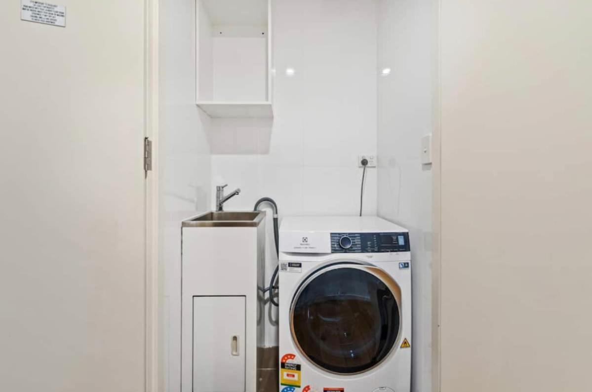 Stylish 1 Bedroom With Balcony And Air-con *